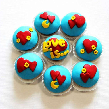 Капкейки "Love is..." купить - нижнекамск.сладкоежкин.рф